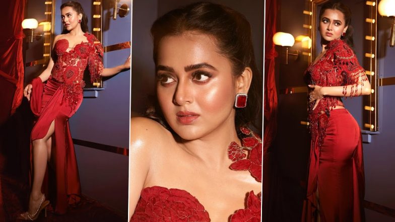 Tejasswi Prakash सिजलिंग रेड आउटफिट में दिखा स्टनिंग अवतार, एक्ट्रेस की हॉट तस्वीरें उड़ा देंगी आपके होश (View Pics)
