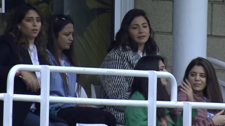 Anushka Sharma and Ritika Sajdeh: टीम इंडिया-ऑस्ट्रेलिया का फाइनल मैच देखने पहुंचीं अनुष्का शर्मा और रितिका सजदेह, इस अंदाज में आईं नजर