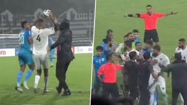 Scuffle Breaks Out Between IND-PAK Players: फुटबॉल मैच के दौरान भारत-पाकिस्तान के खिलाड़ियों के बीच हुआ झगड़ा, देखें VIDEO