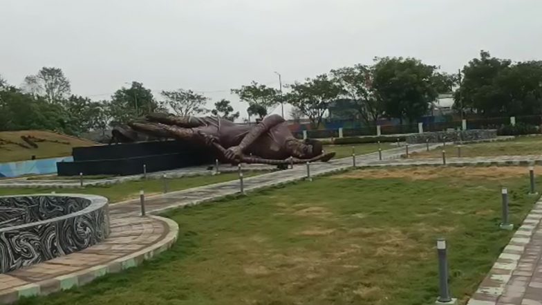 Hockey Player's Statue Breaks Down: राउरकेला हवाईअड्डे के पास लगी 40 फीट ऊंची हॉकी खिलाड़ी की स्टेचू टूट कर गिरी, पांच महीने पहले ही किया गया था निर्माण