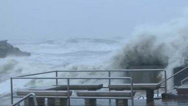 High Tide Hits Marine Drive: मुंबई के मरीन ड्राइव में हाई टाइड, उपनगरों में बारिश होने की संभावना