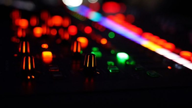 AI DJ broadcast via RadioGPT in the US: दुनिया का पहला एआई डीजे अमेरिका में रेडियोजीपीटी के जरिए प्रसारित