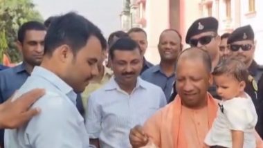 CM Yogi Performed 'Annaprashana': सीएम योगी आदित्यनाथ ने आज गोरखपुर में 'जनता दरबार' के दौरान सात महीने के बच्चे को कराया 'अन्नप्राशन', देखें वीडियो