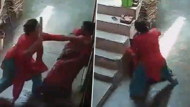 Bahu Brutally Beats Saas Video: बिजनौर में बहू ने सास को बेरहमी से पीटा, सीढ़ियों पर सिर पटकने का वीडियो वायरल