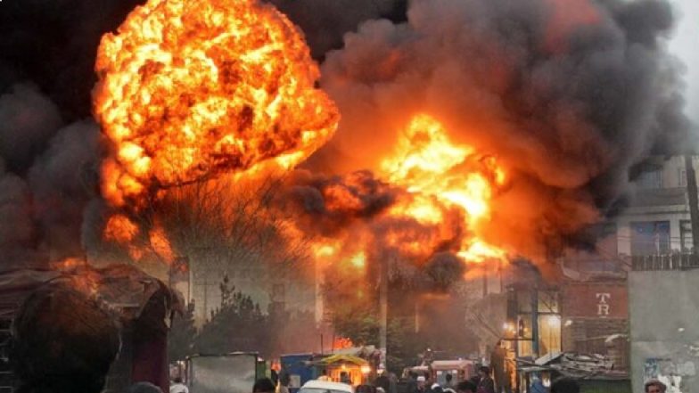 Greater Noida: मोबाइल के कैमरे बनाने वाली फैक्ट्री में ब्लास्ट, दो श्रमिक घायल