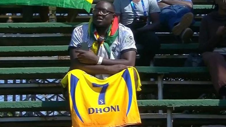 Fan Spotted Watching WC Qualifier With MS Dhoni’s CSK Jersey: आईसीसी विश्व कप क्वालीफायर में जिम्बाब्वे बनाम नीदरलैंड मैच में एमएस धोनी की सीएसके जर्सी के साथ फैन को किया गया स्पॉट, देखें वायरल तस्वीर