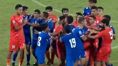 India and Nepal Footballers Engaged In Ugly Fight: SAFF चैंपियनशिप ग्रुप स्टेज मैच में भारत और नेपाल के फुटबॉल खिलाड़ी आपस में भिड़े, देखें वीडियो