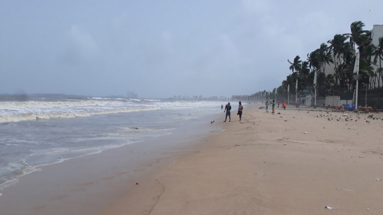 Cyclone Biparjoy के बीच मुंबई के Juhu Beach पर डूबे 6 लोग, 2 को बचाया गया-4 की तलाश जारी