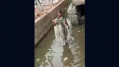 Karnataka Woman Protests Standing In Drain: कर्नाटक में मंत्री से मिलने में नाकाम महिला ने नाले में खड़े होकर किया विरोध-प्रदर्शन