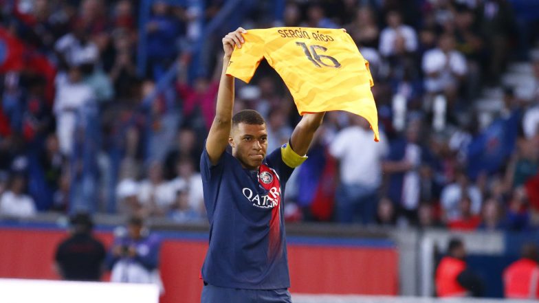 PSG Players Wear Shirts With Sergio Rico's Name: लास्ट लिग 1 मैच में क्लेरमोंट फुट के खिलाफ पीएसजी&nbsp;खिलाड़ियों ने पहना अस्पताल में भर्ती गोलकीपर सर्जियो रिको के नाम&nbsp;वाली जर्सी, देखें&nbsp;वायरल तस्वीरें