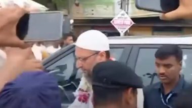 Asaduddin Owaisi, Angry Video:  महाराष्ट्र के अकोला में स्वागत में कार्यकर्ताओं ने ओवैसी के चेहरे पर गलती से डाला शॉल, AIMIM प्रमुख भड़के- देखें वीडियो