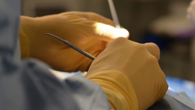 Hijab During Surgery: ऑपरेशन थिएटर में हिजाब पहनने की मांग को IMA ने ठुकराया, कहा- मरीजों की सुरक्षा ज्यादा जरूरी