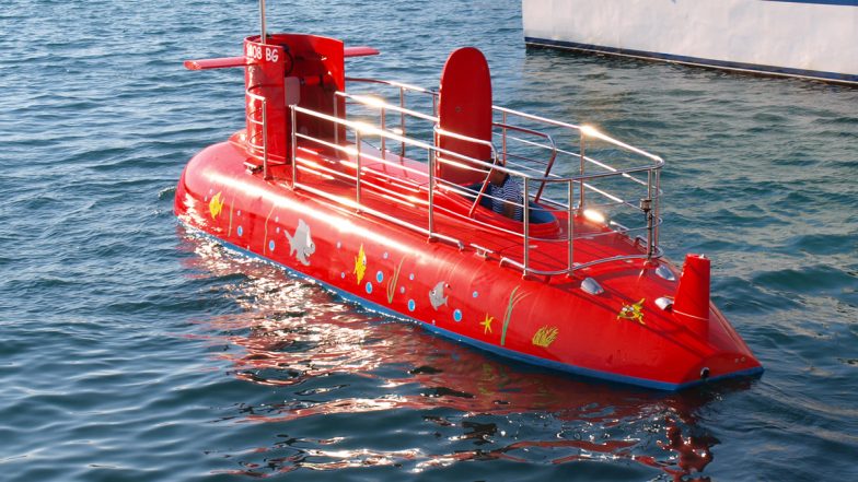 Titanic-Tourist Submarine Missing in Atlantic Ocean: टाइटैनिक के मलबे को देखने ले जाने वाली पनडुब्बी अटलांटिक महासागर में लापता, खोजने का अभियान जारी