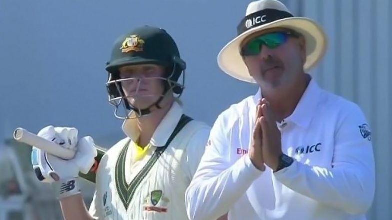Umpire Joins Hands for Requesting Fan: अंपायर रिचर्ड इलिंगवर्थ ने डब्ल्यूटीसी फाइनल के दौरान फैन से साइट-स्क्रीन एरिया ख़ाली करने के लिए हाथ जोड़ कर किया रिक्वेस्ट, देखें वायरल तस्वीर
