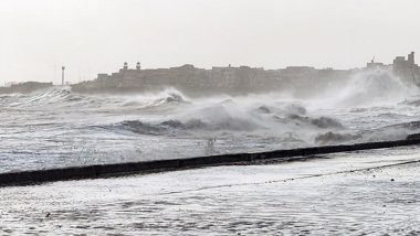 Cyclone Biparjoy: गुजरात में हो सकती है भयंकर तबाही, सौराष्ट्र-कच्छ में रेड अलर्ट; 37 हजार लोगों को किया गया शिफ्ट