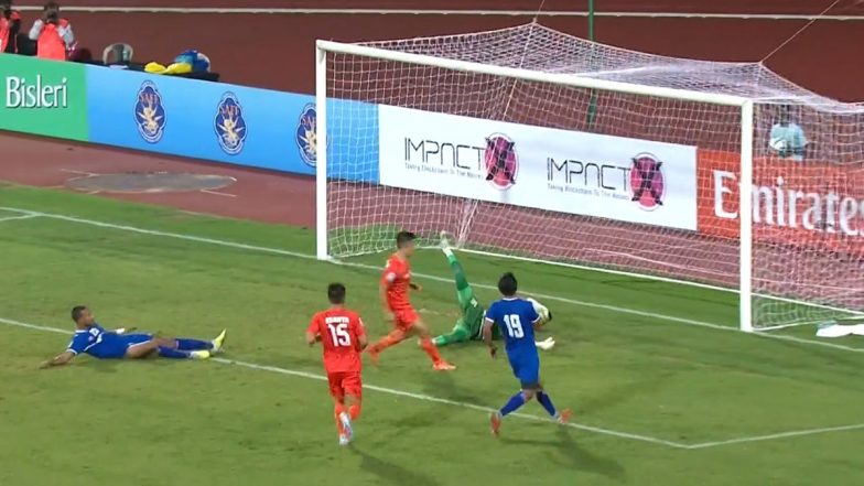 Sunil Chhetri Goal Video: नेपाल के खिलाफ SAFF फुटबॉल मैच में भारतीय कप्तान सुनील छेत्री ने दागे खुबसूरत गोल, वीडियो में देखें कैसे टीम को दिलाई महत्वपूर्ण बढ़त