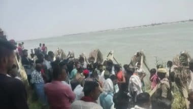 UP Boat Accident: अंबेडकर नगर में बड़ा हादसा, घाघरा नदी में नाव डूबने से 12 में 9 को बचाया गया, 3 लापता