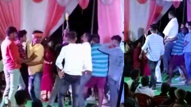 Viral Video: बार बालाओं के डांस के दौरान फायरिंग, वीडियो में देखें दबंगों ने कैसे किया 'तमंचे पर डिस्को'