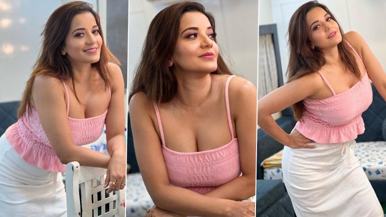 भोजपुरी अदाकारा Monalisa ने पिंक क्रॉप टॉप पहन बिखेरा जलवा, एक्ट्रेस की दिलकश अदाएं मोह लेंगी आपका दिल (View Pics)