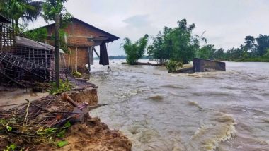 Gujarat Flood: गुजरात के कई हिस्सों में भारी बारिश से सड़कें जलमग्न, नदियां उफान पर, 37 बांधों को लेकर हाई अलर्ट