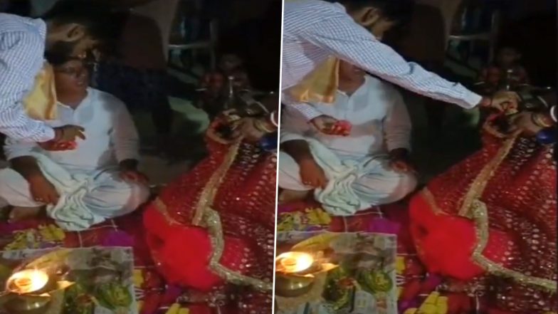 Video: छपरा में प्रेमिका से मिलने आए प्रेमी की ग्रामीणों ने जमकर की पिटाई, फिर करा दी दोनों की शादी