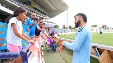 Indian Cricket Fans In Barbados: भारतीय क्रिकेट टीम के खिलाड़ियों ने फैंस के साथ बिताएं खुबसूरत पल, विराट कोहली को मिला खुबसूरत गिफ्ट, देखें वीडियो