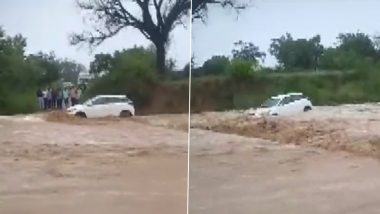 Jammu and Kashmir Rains: सांबा के बारी ब्राह्मणा में भारी बारिश के कारण आई बाढ़ में बही कार, वीडियो देखें