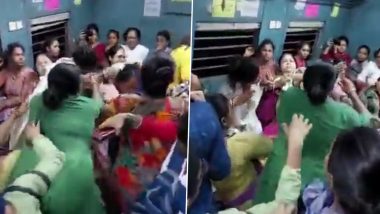 Women Fight Video: कोलकाता लोकल ट्रेन में महिलाओं के बीच हुई मारपीट, एक-दूसरे को चप्पलों से पीटा