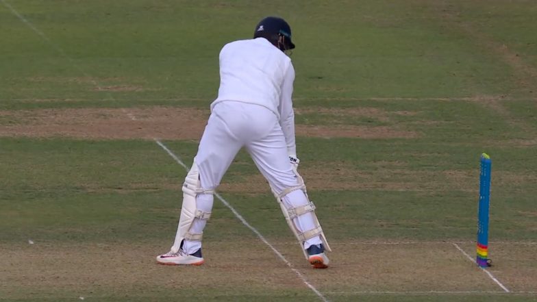 Ashes 2023: बल्ले को क्रीज में रख जॉनी बेयरस्टो ने ऑस्ट्रलियाई खिलाडियों को चिढ़ाया, वीडियो हुआ वायरल (Watch Video)