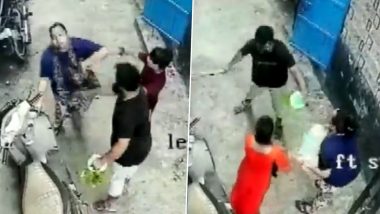 Man Beat Woman With Stick Video: दिल्ली के मंगोलपुरी में शख्स ने डंडे से की महिला की पीटाई, पूरी घटना सीटीवी में कैद