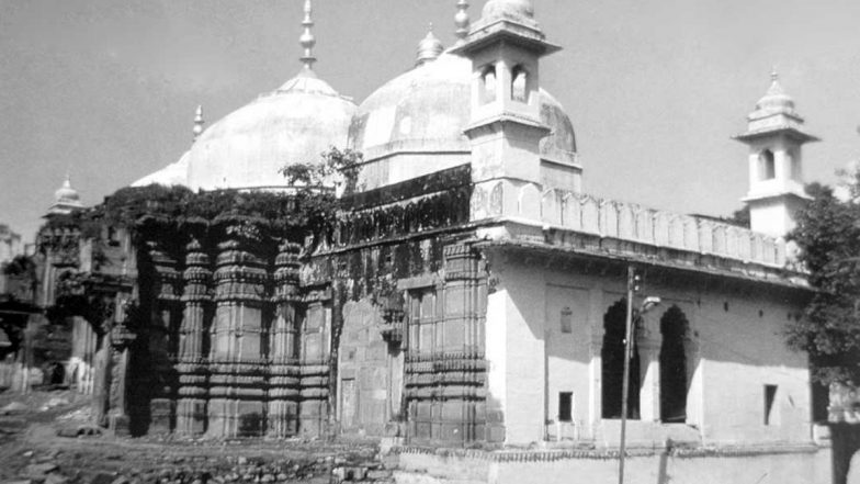 Gyanvapi Case: ज्ञानवापी मामले में हिंदू याचिकाकर्ताओं ने सुप्रीम कोर्ट से इलाहाबाद हाई कोर्ट के आदेश को चुनौती देने वाली याचिका पर जल्द से जल्द सुनवाई करने का आग्रह किया
