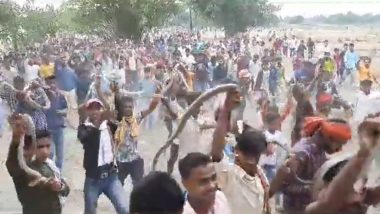 Bihar Nagpanchami Mela Video: बिहार में आस्था का अलग रूप आया नजर, नागपंचमी पर निभाई जाती है अनोखी परंपरा; लगा सांपों का मेला (देखें वीडियो)