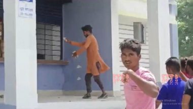 VIDEO: बिहार में बिजली विभाग खिलाफ प्रदर्शन कर रहे लोगों पर पुलिस ने की फायरिंग, एक की मौत