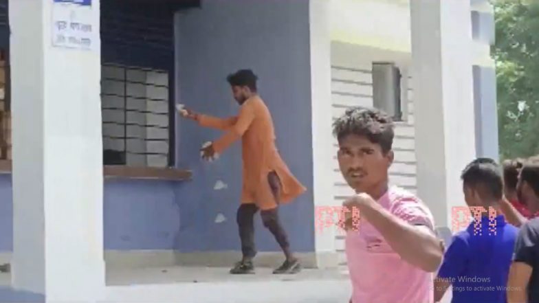 VIDEO: बिहार में बिजली विभाग खिलाफ प्रदर्शन कर रहे लोगों पर पुलिस ने की फायरिंग, एक की मौत