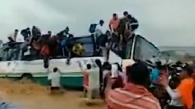 HRTC Bus Video: उत्तराखंड के देहरादून में उफनते नाले में फंसी हिमाचल प्रदेश की रोडवेज बस, किसी तरह यात्रियों ने कूदकर बचाई अपनी जान, देखें वीडियो