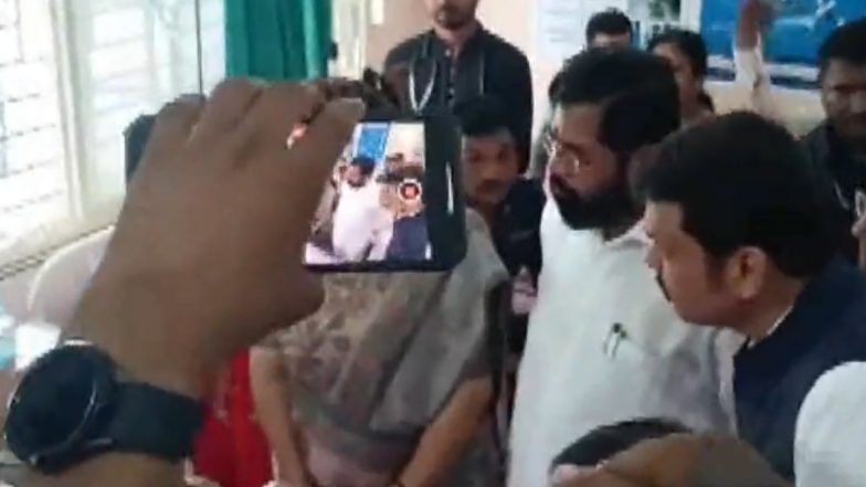 Buldhana Bus Tragedy: सीएम शिंदे, डिप्टी सीएम फडणवीस दुर्घटनास्थल के बाद पहुंचे बुलढाणा सिविल अस्पताल, घायलों का जाना हाल (Watch Video)