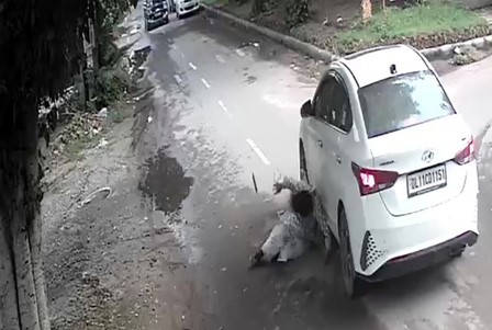 Gurugram Car Accident: गुरुग्राम में तेज रफ्तार कार ने महिला को मारी टक्‍कर, गंभीर घायल