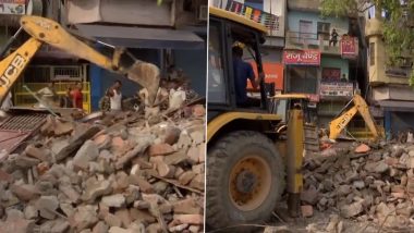Delhi Anti-Encroachment Drive: दिल्ली में अवैध अतिक्रमण के खिलाफ PWD की कार्रवाई, भजनपुरा में मंदिर और दरगाह पर चला बुलडोजर, देखें वीडियो
