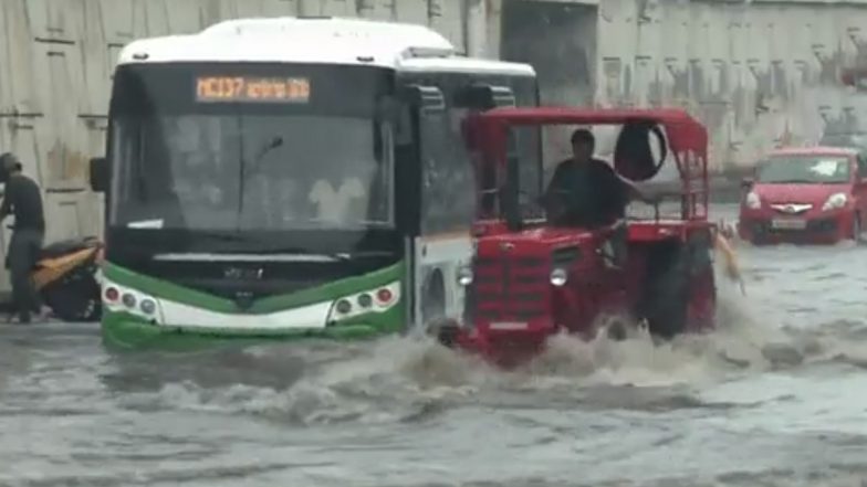 Delhi Rain Video: दिल्ली में सोमवार को भी सुबह- सुबह भारी बारिश, सड़कों पर भरा पानी