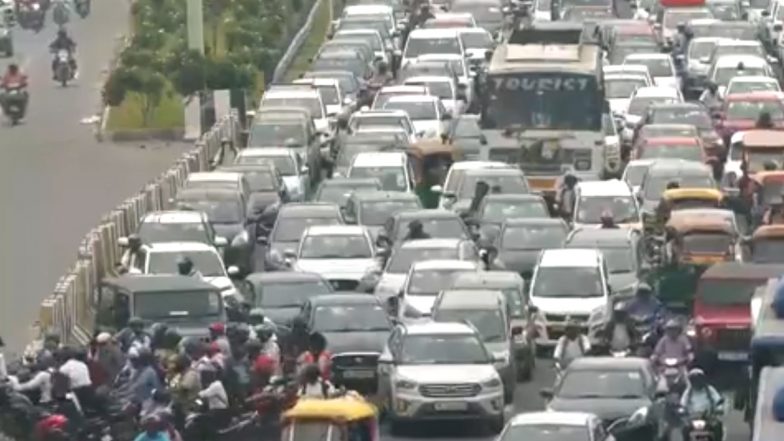 Delhi Police Traffic Advisory: दिल्ली पुलिस ने स्वतंत्रता दिवस को लेकर जारी की एडवायजरी, रात 14 अगस्त से सुबह 11 बजे तक इन बड़ी गाड़ियों  की आवाजाही लगा प्रतिबंधित- VIDEO