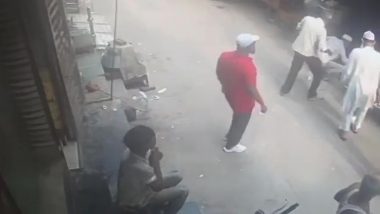 Delhi: चाकू से गोदकर युवक की हत्या, गर्लफ्रेंड के पिता और भाई वारदात के बाद फरार; कैमरे में कैद हुआ मर्डर