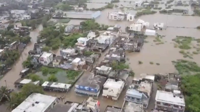 Gujarat Rains: बारिश से बिगड़े गुजरात के हालात, कई इलाके जलमग्न; IMD ने जारी किया रेड अलर्ट