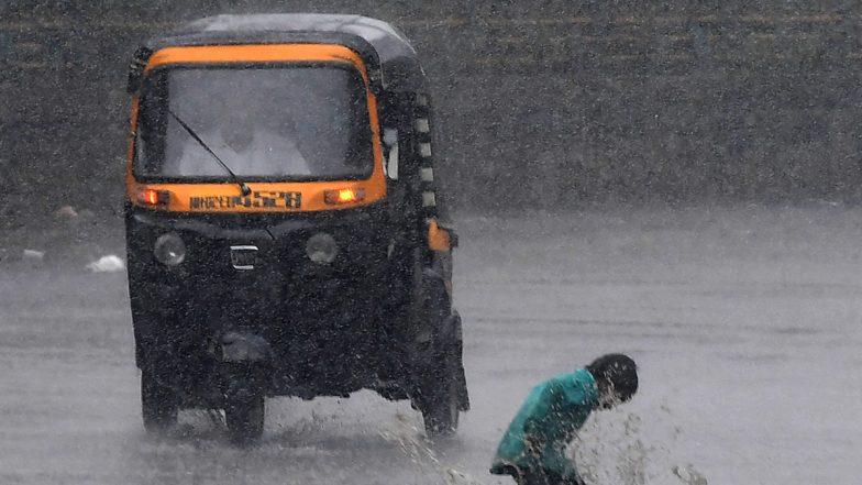 Mumbai Weather Forecast: मुंबई में कल से हो सकती है बेमौसम बारिश, IMD ने जारी किया अलर्ट