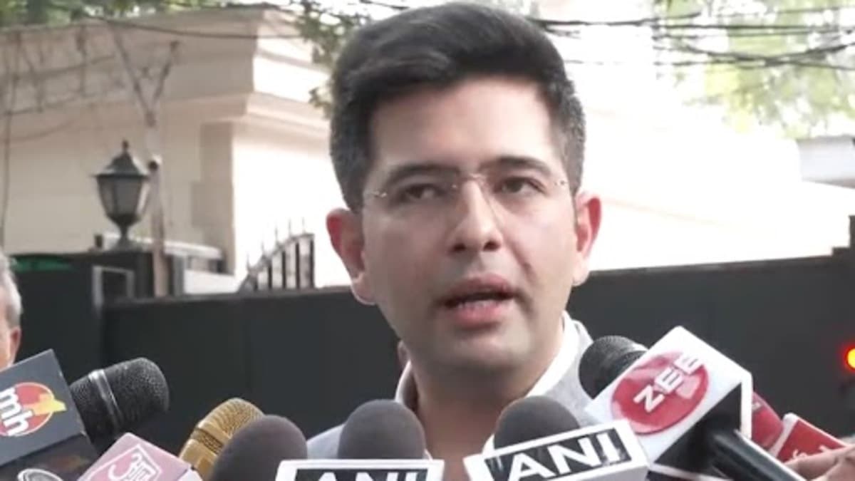 न्यायालय ने आप सांसद राघव चड्ढा का निलंबन खत्म होने संबंधी फैसले का संज्ञान लिया