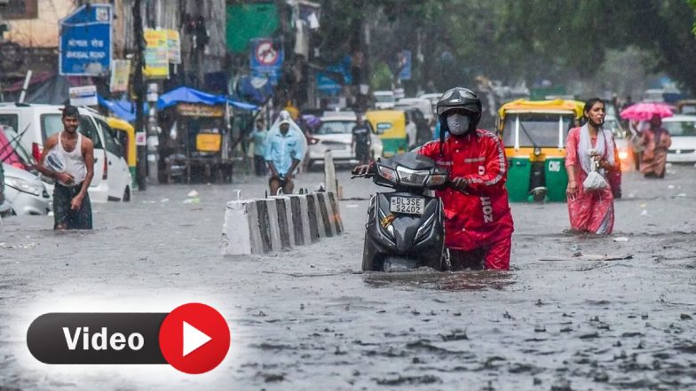 Delhi Rain Record: दिल्ली में बारिश ने 10 साल का रिकॉर्ड तोड़ा, हर तरफ सिर्फ पानी ही पानी, तालाब बनी सड़कें