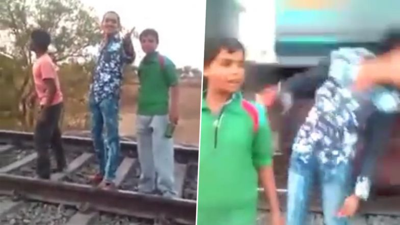 रेलवे ट्रैक पर हीरोपंती दिखाना पड़ा शख्स को भारी, रील बनाने के चक्कर में ट्रेन से टकराया सिर और फिर... (Watch Viral Video)