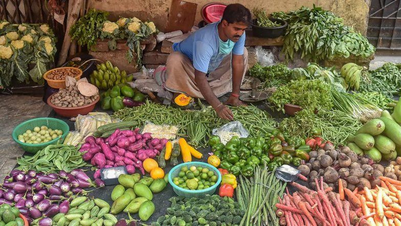 Vegetable Prices Hike: टमाटर ने बिगाड़ा किचन का बजट, अन्य सब्जियों के दाम भी आसमान पर; कब मिलेगी राहत?