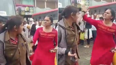Fight Between Woman Conductor-Female Passenger: महाराष्ट्र के लातूर में बस डीपो पर महिला कंडक्टर और महिला यात्री से मारपीट, चले थप्पड़- Video