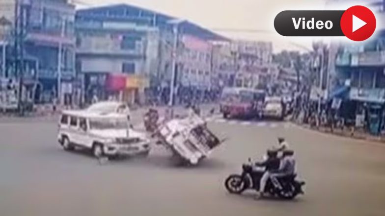 VIDEO: केरल के शिक्षा मंत्री के काफिले की गाड़ी ने एम्बुलेंस को मारी टक्कर, मरीज सहित 3 लोग घायल