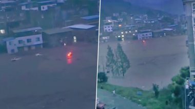 Video: चीन के सिचुआन में भारी बारिश और बाढ़ से तबाही, पानी के तेज बहाव में बह गई कई कार